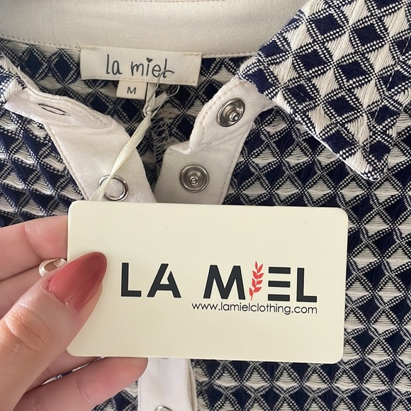 La Miel Two Toned Textured Top - Picture 2 of 9